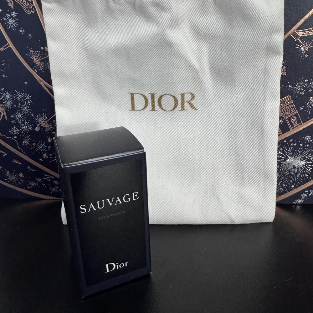 Dior Sauvage Fragrance with Elegant White Bag